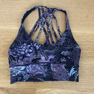 Lululemon sports bra